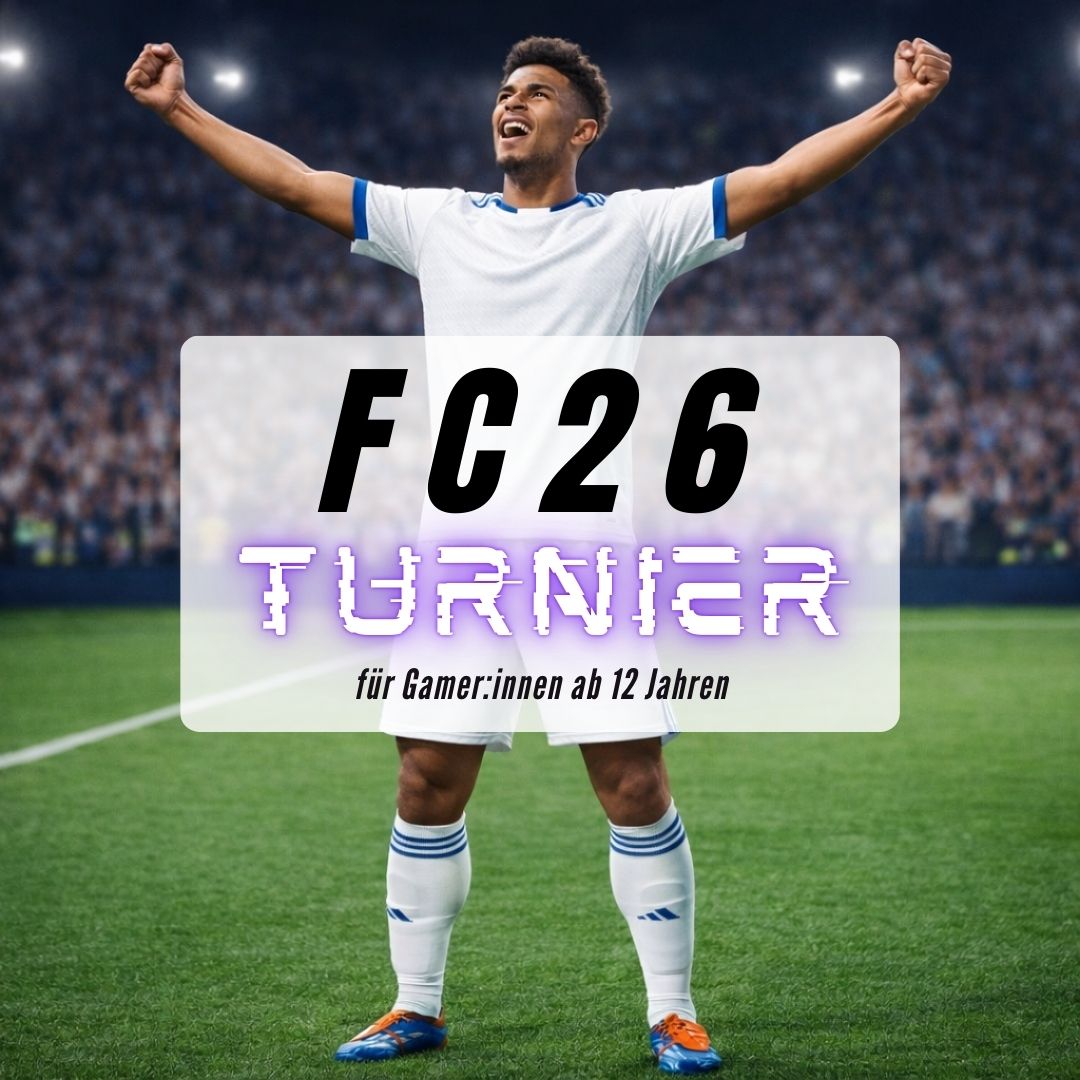 Jubelnder Fußballspieler im Stadion mit erhobenen Armen und dem Schriftzug „FC 26 Turnier – für Gamer:innen ab 12 Jahren“, der ein Gaming-Fußballturnier bewirbt.
